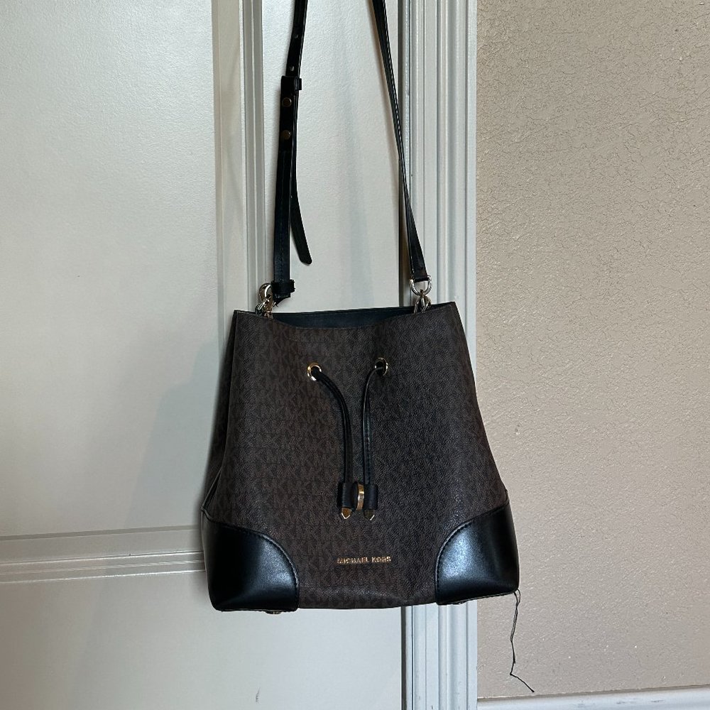 Michael Kors Mercury Gallery Shoulder Bag (Authentic with no dust bag Pre-owned)